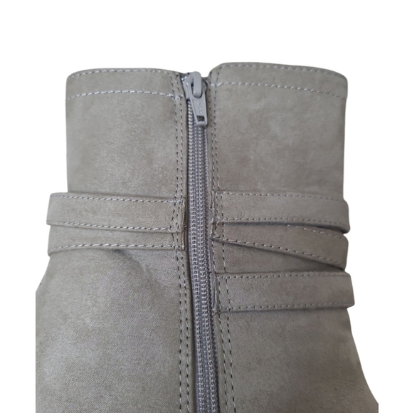 EXPRESS Faux Suede Buckle Strap Side Zip Ankle Boots Taupe Size 8 - Picture 11 of 16
